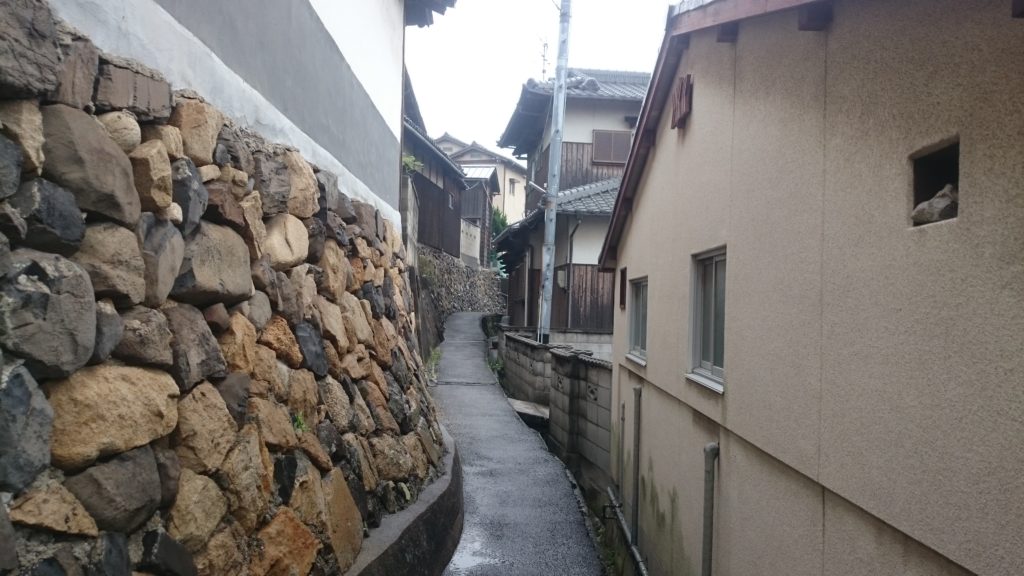 男木島図書館までは道が狭い！